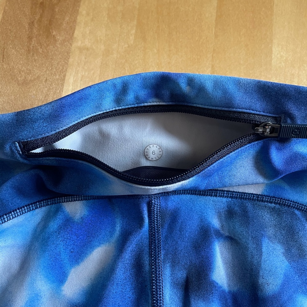 Lululemon leggings,  size 6 multi blue pattern . - Picture 6 of 7